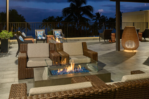 Outdoor barbecue grills