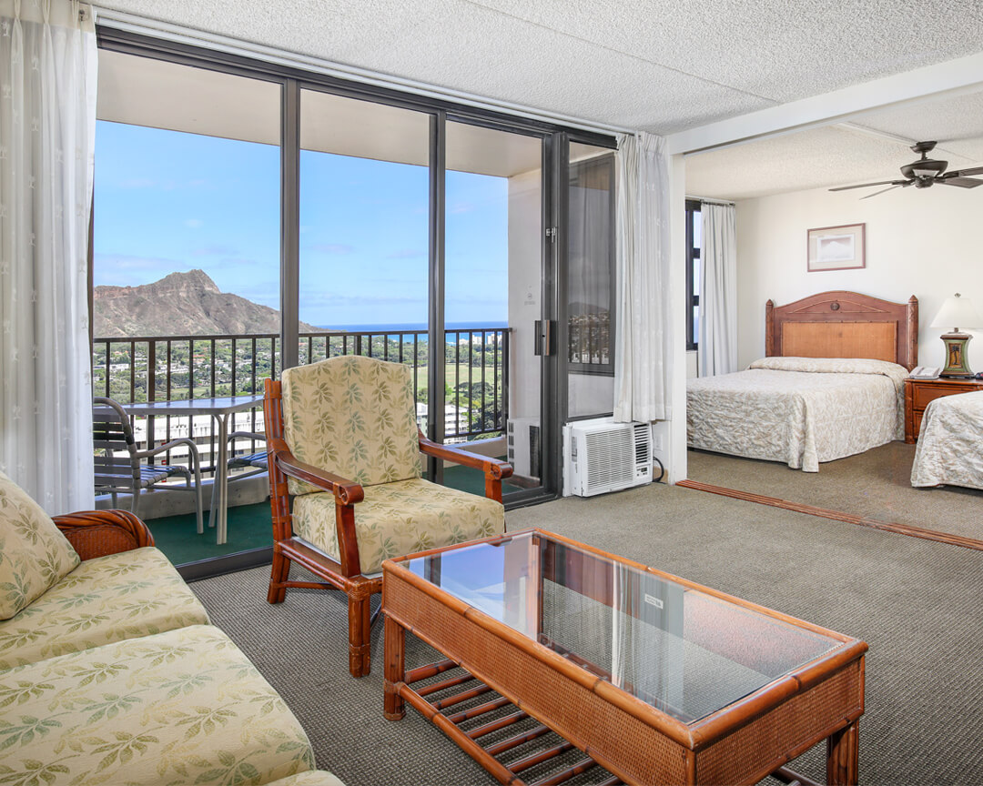 Living area with balcony and view of Diamond Head.