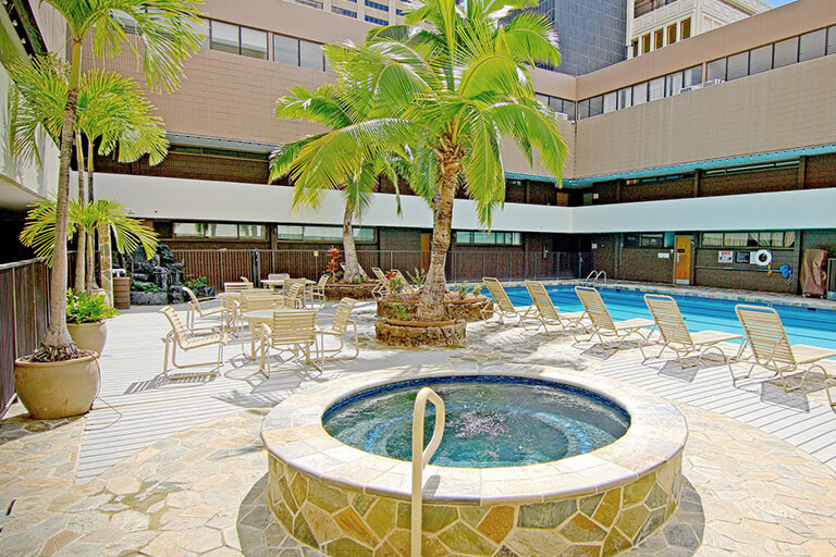 Aston-at-the-exective-centre-amenities-pool-1-768x512.jpg