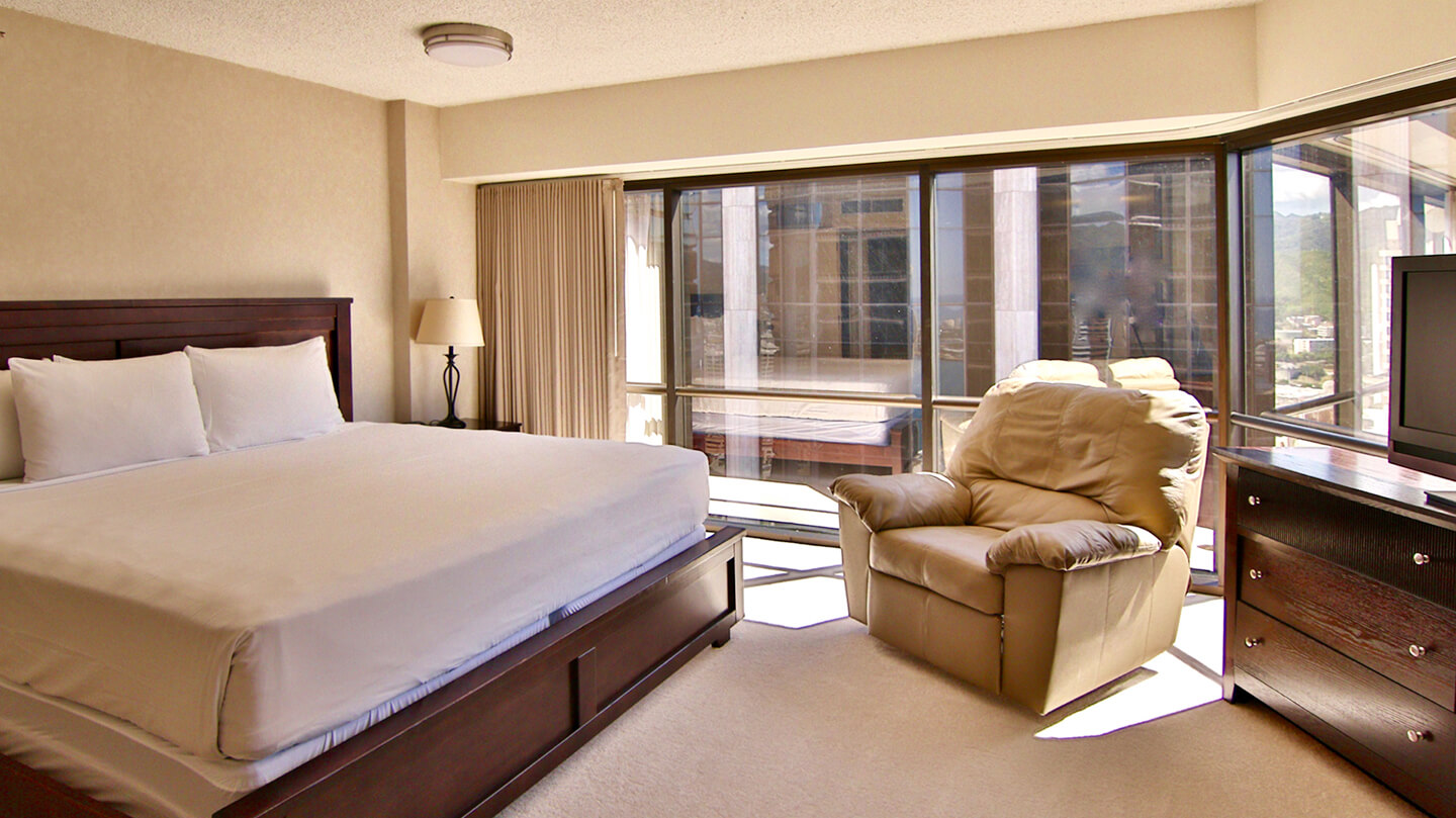 Business Suite Deluxe Mountain View Bedroom