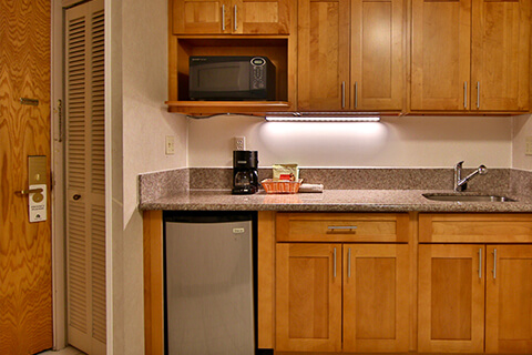 Business Suite Deluxe Mountain View Kitchen