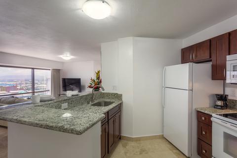 One-Bedroom Executive Ocean View Suite Kitchen