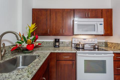 One-Bedroom Executive Ocean View Suite Kitchen