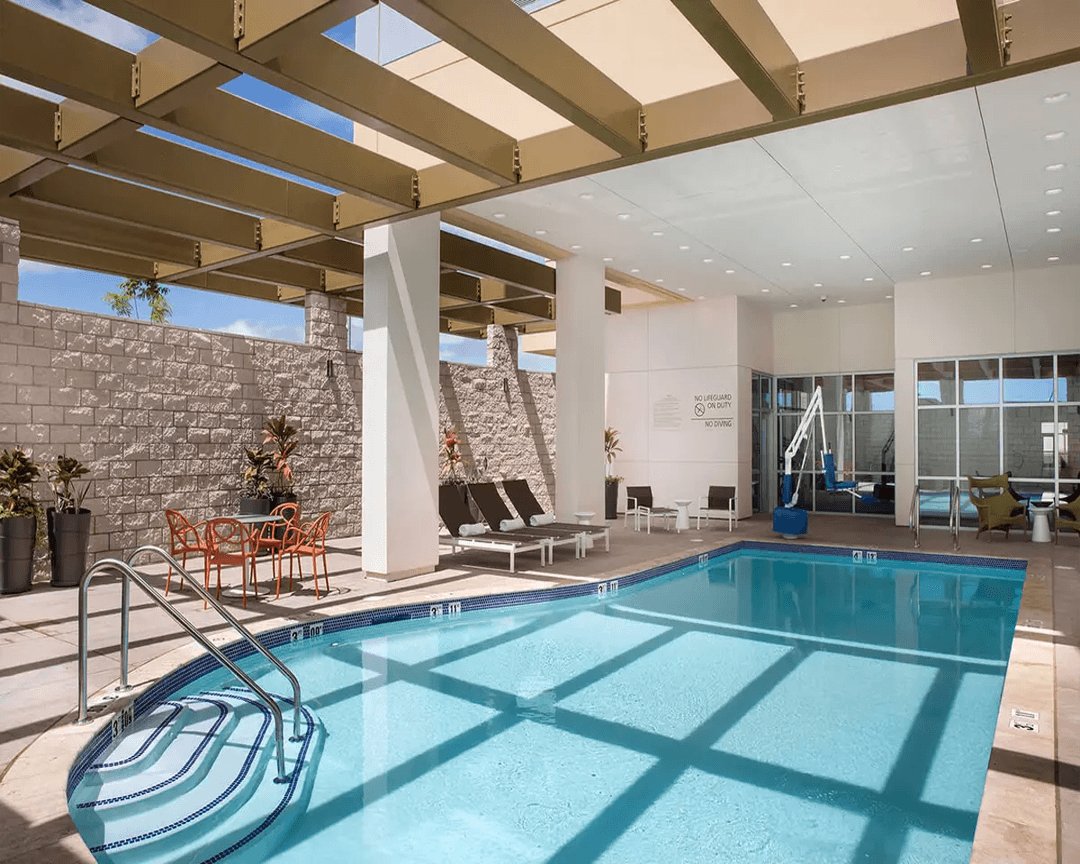 Indoor/outdoor swimming pool